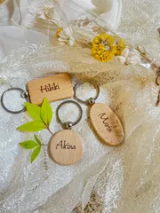 【おまけセール実施中】⭐︎名入れ無料⭐︎ 名入れ木製キーホルダー（四角）　結婚式席札　おしゃれ席札