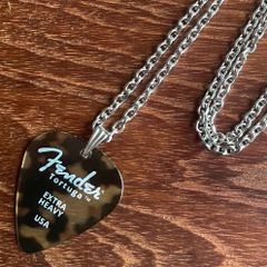 ギターピック　ペンダントネックレス (3mm) Fender ベッコウ1