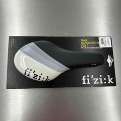 Fizik THAR29erMg BK/WH
