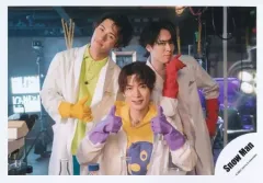 【中古】生写真(ジャニーズ) Snow Man/岩本照・深澤辰哉・宮舘涼太/横型・膝上/アルバム「i DO ME」MV＆ジャケ写オフショット/公式生写真