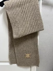 新品未使用 セリーヌ出身デザイナー フランス製 ぽんぽんマフラー