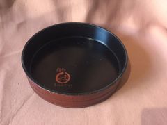 中古【寿司桶】丸形 紅木目調デザイン《1～2人前/8寸/2合》（プラスチック製）