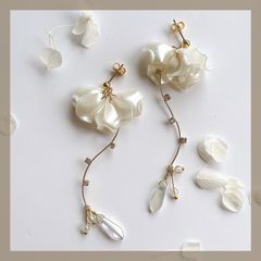 ＊花びら パール ビジューワイヤー ロング ハンドメイドピアス イヤリング オーロラビーズ ブライダル 上品 アレルギー対応