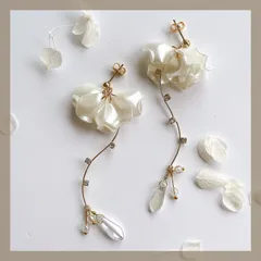 人気♡ パール花びら×ビジュー オーロラビーズ ハンドメイドピアス イヤリング ウェディング ブライダル 結婚式 ロング キラキラ ボリューミー 上品 金属アレルギー対応 ステンレス 24金コーティング ゴールド 可愛い フェミニン