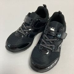 新品タグ付き　瞬足　花のプリント入り　ブラック　１７．０ｃｍ