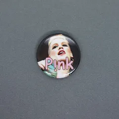 Pink 歌手 缶バッチ ピンバッジ シンガーソングライター 音楽 ピンク