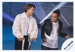 【中古】生写真(STARTO) Aぇ! group/草間リチャード敬太・小島健/横型・上半身/シングル「<<A>>BEGINNING」MVオフショット/公式生写真