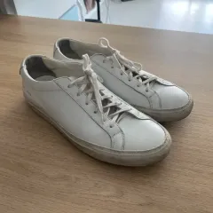 極美品 COMMON PROJECTS オールレザー スニーカー A Supreme Item] The definitive white sneaker! Introducing