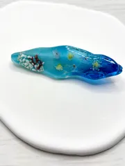 【海レジン】海に浮かぶお花のヘアクリップ