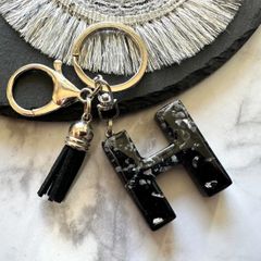 monotone☆天然石　レジンイニシャルキーホルダー　H