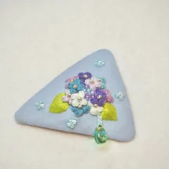 紫陽花の三角パッチンピン