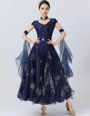 超メルカリ市】【新品未使用】❤️フロートが美しい社交ダンスドレス