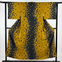 【美品】 小紋 身丈151cm 裄丈62cm S 袷 楓 シルエット 金彩 山吹茶色 正絹 秀品 【中古】