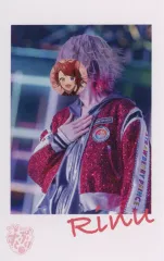 【中古】キャラカード 莉犬(すとろべりーぷりんす) ブロマイド(Here We Go!! ver.!!) 4(スタジャン風衣装/右手胸元) 「すとぷり ARENA TOUR 2023 “Here We Go!!” 後半戦!!」 ブロマイドくじ景品