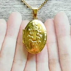 大きめゴールド☆花の浮き彫り風ロケットペンダントオーバル／ネックレス
