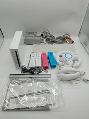 Nintendo Wii セット本体・コントローラー4本・wiiヌンチャク・wiiハンドル