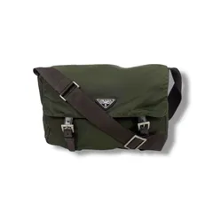 プラダ　PRADA トライアングルロゴ　ショルダーバッグ　クロスボディバッグ　メッセンジャーバッグ　カーキ　グリーン　テスートナイロン