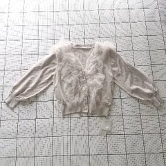 ◇ ⊇ 未使用 tocco closet パール釦 チュールフリル 長袖 カーディガン サイズM ラベンダーグレー系 レディース E  【1508260059862】