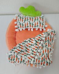 うさぎ用ベッド　にんじん柄　ぬいぐるみ用にも