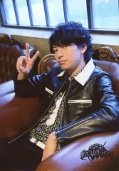 【中古】生写真(ジャニーズ) 関ジャニ∞/大倉忠義/膝上・茶色椅子座り・黒上着・右手ピース/関ジャニ’sエイターテイメント オリジナルフォトセット