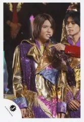 【中古】生写真(ジャニーズ) NEWS/手越祐也/膝上・衣装紫、金・ライブフォト/公式生写真
