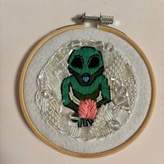 宇宙人のビーズ&刺繍