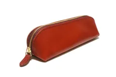 (スタイル ベルト belt店 SKY DARTS) [TOCHIGI LEATHER(とちぎ革)] ふでばこ ペンケース 栃木レザー ラウンドジップ こだわりの 天然皮革仕様 牛革 日本製 (レッド) [レッド]