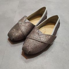 ラメパンプス