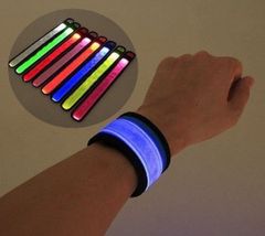 光る腕バンド 電池式 発光リストバンド LEDライト アームバンド ワンタッチ ランニング ジョギング ウォーキング 夜間安全対策 ナイトラン#any22600