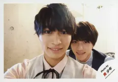 【中古】生写真(ジャニーズ) 美 少年/那須雄登・岩崎大昇/横型・バストアップ・衣装グレー・ピンク・青・両手下・歯見せ・カメラ目線/「ジャニーズJr.8・8祭り～東京ドームから始まる～」セルフィー/公式生写真