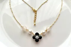 コットンパールとビーズ、レジン花のネックレス