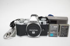 C081435)   OLYMPUS デジタル一眼 OM-D E-M5 II ボディ シルバー シ