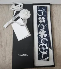 【25A・カメリア柄&リボンが素敵☆】CHANEL ツイリー カメリア CHANEL(シャネル) スカーフ(レディース) - 海外通販のBUYMA