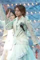 【中古】生写真(ジャニーズ) Kis-My-Ft2/藤ヶ谷太輔/ライブフォト・膝上・衣装白・体左向き・「新春滝沢革命」/2Lサイズ公式生写真