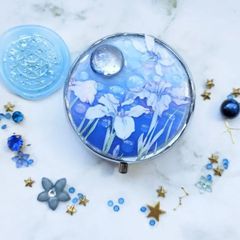 ★再販不可★　朝露に輝くアヤメのピルケース　ハンドメイドピルケース　レジンピルケース　ハンドメイドレジン　小物入れ