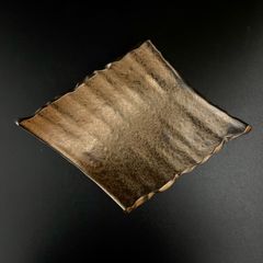 美濃焼　四ツ足瓦皿　盛皿　ゴールド窯変　メタルカラー