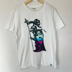 (^w^)b PUMA プーマ 半袖Tシャツ adrian johnson アート イラスト フロントプリント ロゴ コットン 綿100% トップス カジュアル タウンユース ホワイト 白 メンズ サイズL