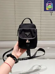 【今日特価】Prada パラシュートバッグ 12×17cm 手?げ / 斜め掛け両用-WTO輸入