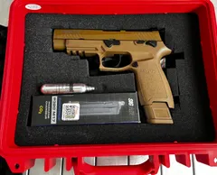 Arly1214 ガスハンドガン　SIG M17 タンカラー【ほぼ新品】 美しい Arly1214様専用 ガスハンドガン SIG M17 タンカラー