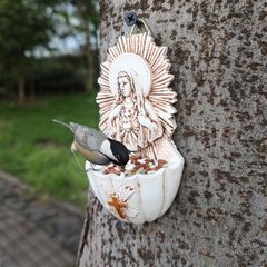 バードフィーダー 小鳥 野鳥 用 給餌器 餌箱 餌台えさ置き 壁掛け 取り付け簡単 宗教的オブジェ キリスト 餌入れ 鳥 ガーデンオブジェ インテリア ガーデニング ペット食器 野鳥観察 樹脂 バード用品 ホワイト