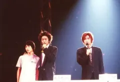 【中古】生写真(ジャニーズ) 嵐/大野智・櫻井翔/横型・ライブフォト・上半身・衣装白黒・マイク・枠無し/ジャニーズファミリークラブ生写真
