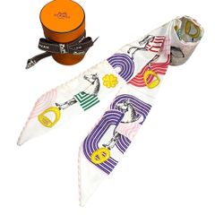 2130　HERMES エルメス　シルク ツイリースカーフ　ガルド・ローブ・ポップ GARDE ROBE POP　ホワイト