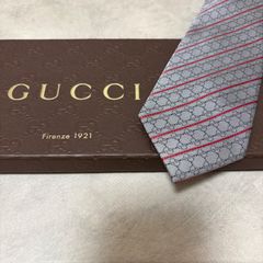 美品 GUCCI グッチ シルク 100％ グレー シルバー /赤 ストライプ柄 254-716