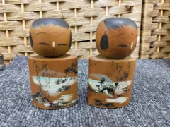 P01-20250731-65　【創作こけし2体セット】三角底 木製 昭和レトロ 手描き風景画＆詩入り 民芸 土産品 約 高さ8cm × 幅4cm（1体あたり）