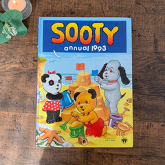 ヴィンテージ 絵本 洋書【Sooty Annual 1993】イギリス テディベア スーティ ジャンクジャーナル コラージュ 素材 くまの絵本