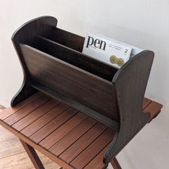【送料無料】　マガジンラック　ラワン　天然木　無垢材　昭和レトロ　ディスプレイ　撮影小物　小道具　日本製　時代物　年代物　アンティーク　古道具
