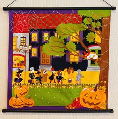 四季彩布(しきさいふ)タペストリー【10月 みけのハロウィン】軸付きタペストリー トリックオアトリート ねこタペストリー 三毛猫壁飾り 新品未使用品 日本製
