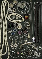 遺品整理 アクセサリーセット - メルカリ
