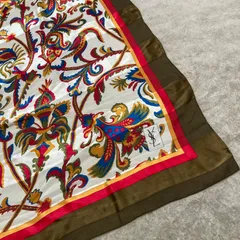 イヴサンローラン　シルク　大判　Yves Saint Laurent 秋色　秋デザイン　秋　秋冬　スカーフ　SILK silk 大判スカーフ　イヴ・サンローラン