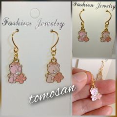 桜くまピアス（左右色違い）イヤリング他無料変更可能